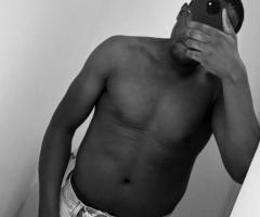 Jeune homme black a la recherche d’une partenaire
