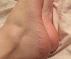 Cherche des pieds féminins