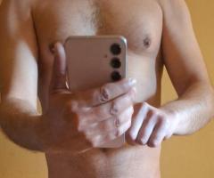Jeune homme pour femme mâture