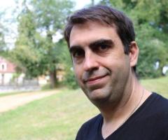 Très bel homme de 46 ans ttbm 24cm cherche femme(s) ou couple