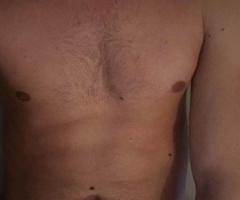 Jeune homme pour couple ou femme seule