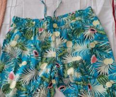 2 pantalons femmes 1 jean's blanc neuf + Pantalon été fleur