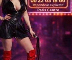 Belle Dominatrice en cuir à Paris reçoit soumis