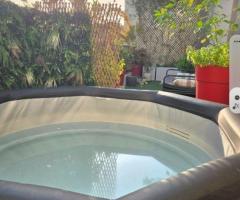 Pour F ou Cpl - Par ces fortes chaleurs Venez profiter d'un jacuzzi naturiste