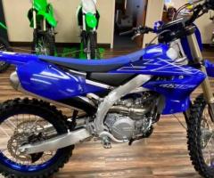 Amoureux de motos cross C'est à vous