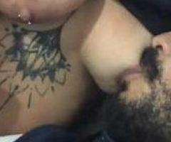 Une bonne tétée ( . )( . )