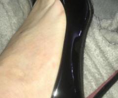 je propose des photos de mes pied pour fetichistes webcam video aussi