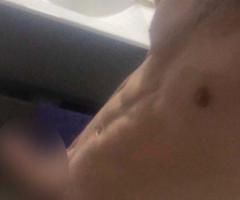 Jeune homme pour couples ou femmes