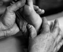 Masseur naturiste exclusivement pour hommes, rasage intime masculin, muscu nu entre hommes - 2