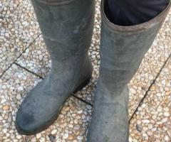 TRAVESTI POUR HOMMES VIRILS EN BOTTES - 2