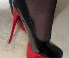 Lingerie et chaussure portée