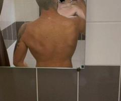 Jeune homme sportif pour femme ou couple